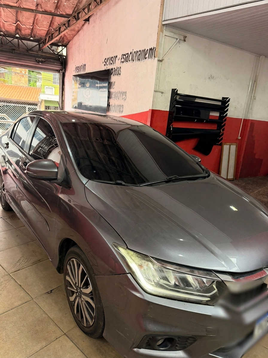 Aplicação de insulfilm em vidros automotivos — Brothers Sound Barueri