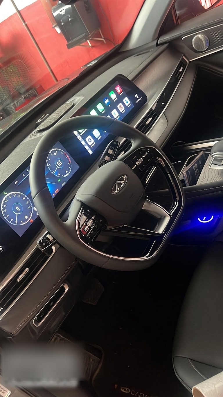 Detalhes de acabamento em projeto de som automotivo — Brothers Sound Barueri